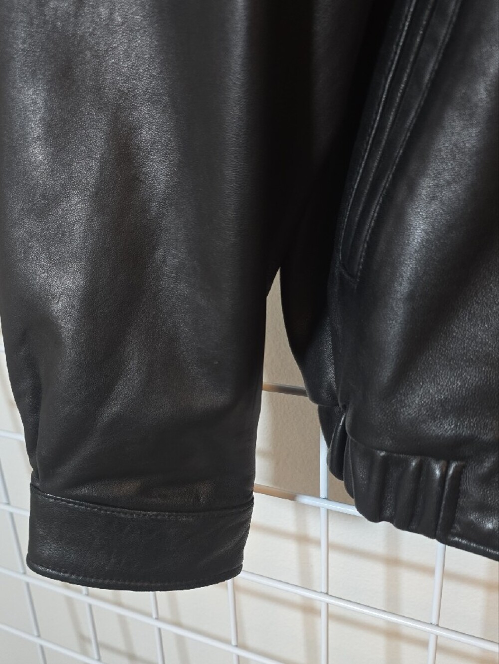 Kirkland Men's Signature Black Leather Bomber Jacket Size XL - Picture 6 of 16